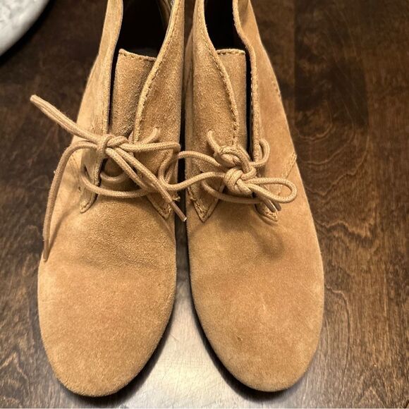 Nine West Joeyo Size 7 Wedge Tan Booties - Picture 4 of 8